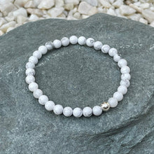 Load image into Gallery viewer, Howlite bead bracelet
