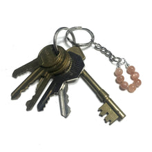 Load image into Gallery viewer, Sunstone beaded keychain with keys

